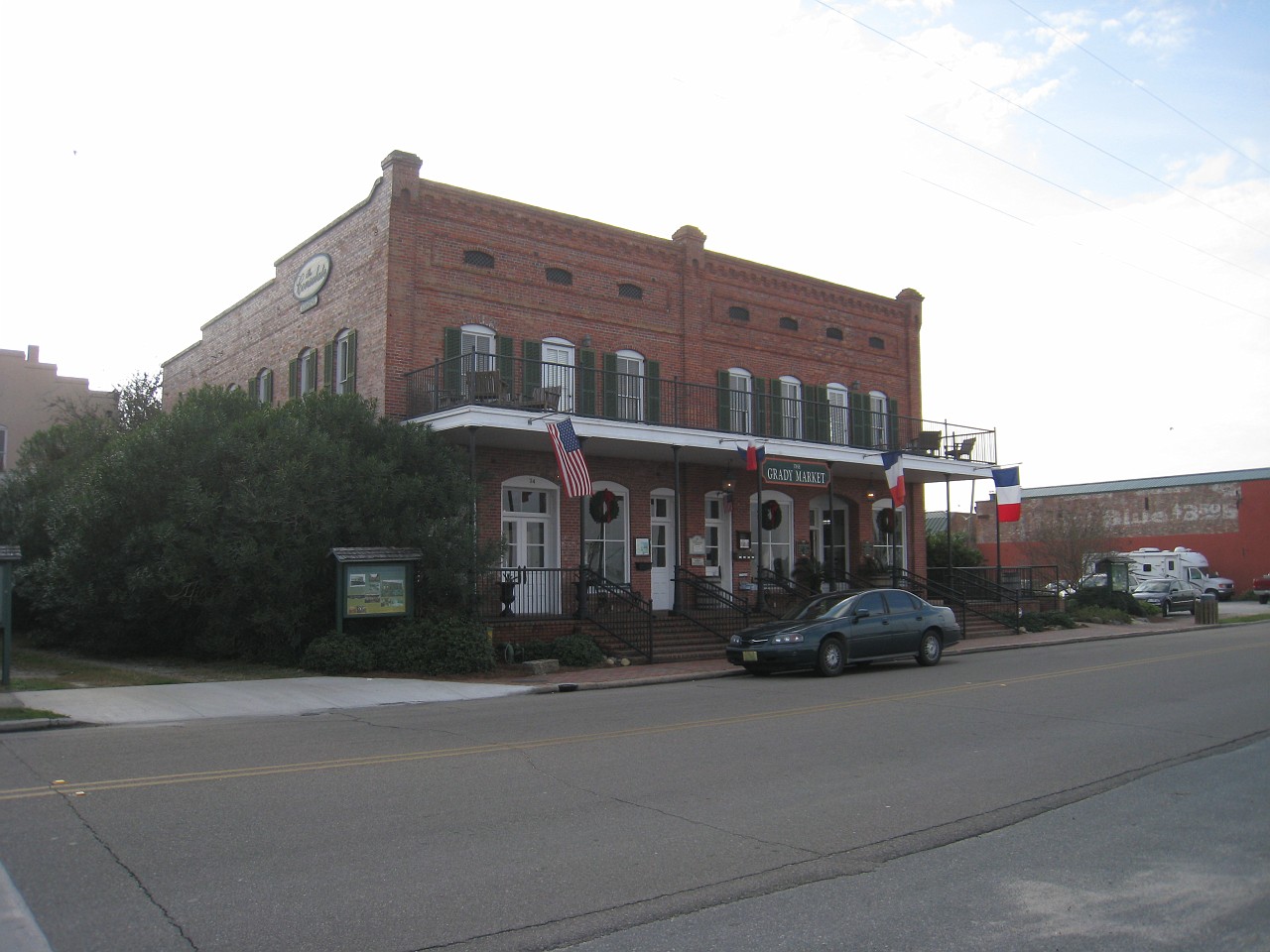 Vacation 2007-12 - Beaches Disney Hotels 0394.jpg - On the 2007-08 Florida vacation we visited beaches from Fort Myers to Sanibel Island sampling local food along the way. Green water and white sugar beaches! Arriving at Disney World we visited several of the theme resorts.